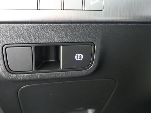 Used 2025 Hyundai Kona SEL image 30