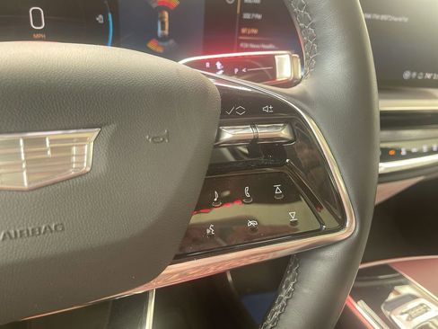 Used 2024 Cadillac Lyriq Luxury AWD/4WD image 12