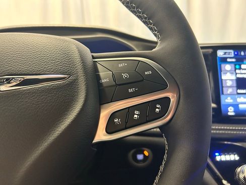 New 2026 Chrysler Pacifica Select image 11