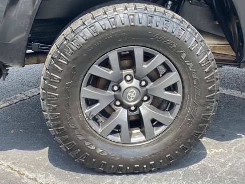 Used 2023 Toyota Tacoma SR5 w/ Technology Package AWD/4WD image 9
