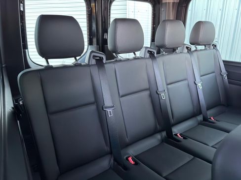 Used 2024 Mercedes-Benz Sprinter 2500 image 41