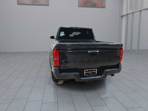 Used 2025 Toyota Tacoma TRD Off-Road AWD/4WD image 7