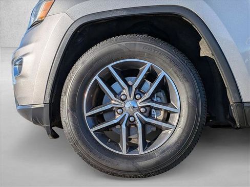 Used 2018 Jeep Grand Cherokee Limited image 24