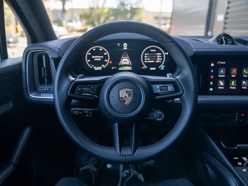 Certified 2025 Porsche Cayenne E-Hybrid AWD/4WD image 6