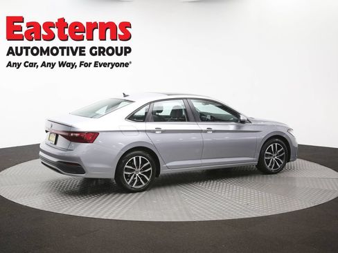 Used 2025 Volkswagen Jetta SE FWD image 41