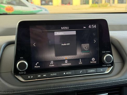 Used 2025 Nissan Rogue SV AWD/4WD image 21