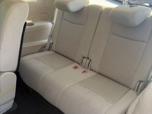 Used 2017 Nissan Pathfinder SV FWD image 14