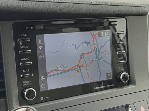 Used 2019 Toyota Sienna XLE w/ XLE Navigation Package FWD image 24