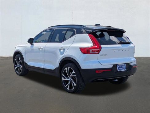 Used 2021 Volvo XC40 T5 R-Design w/ Climate Package AWD/4WD image 3