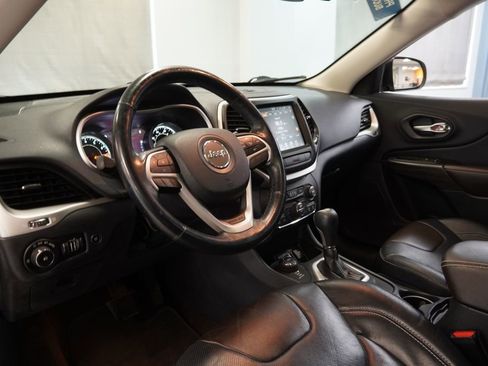 Used 2015 Jeep Cherokee Limited w/ Luxury Group AWD/4WD image 6