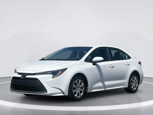 Used 2024 Toyota Corolla LE FWD image 2