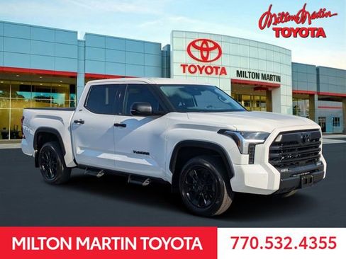 Used 2022 Toyota Tundra SR5 w/ SR5 Convenience Package AWD/4WD image 1