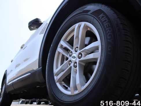 Used 2022 Ford Explorer XLT w/ Equipment Group 202A AWD/4WD image 11