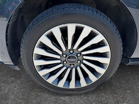 Used 2021 Lincoln Navigator Reserve w/ Luxury Package AWD/4WD image 9