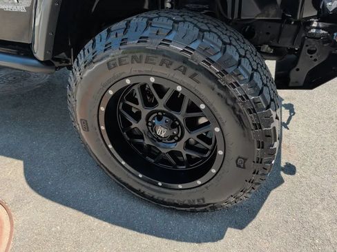 Used 2019 Jeep Wrangler Unlimited Sahara AWD/4WD image 6
