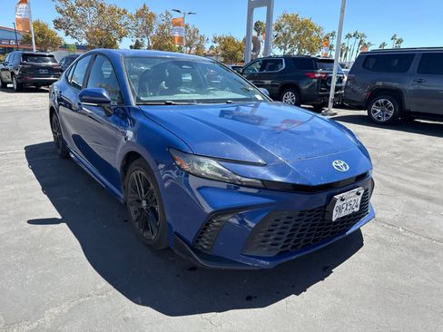Used 2025 Toyota Camry SE FWD image 7