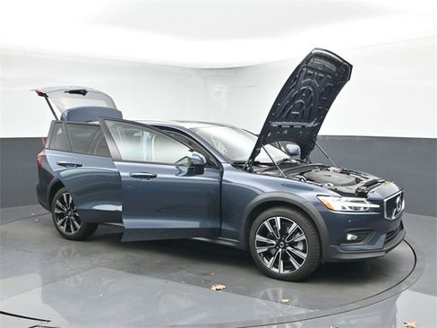 Used 2022 Volvo V60 T5 Cross Country w/ Advanced Package image 50