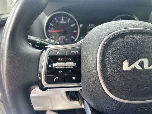 Used 2024 Kia Carnival LX FWD image 20