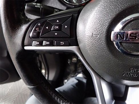 Used 2020 Nissan Rogue SV image 30