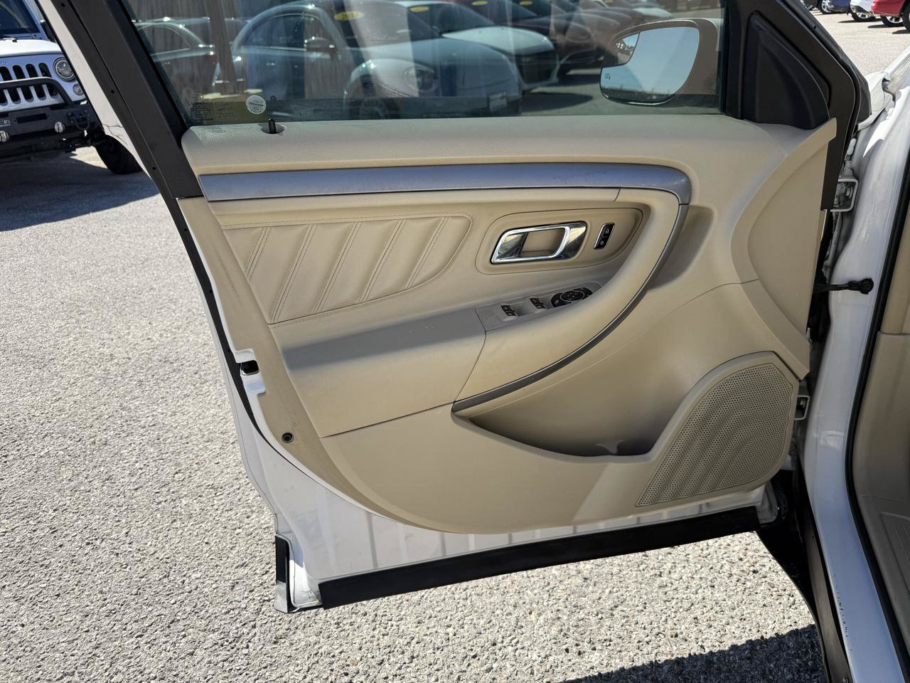 Used 2015 Ford Taurus SEL w/ Equipment Group 201A FWD image 10