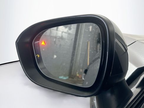Used 2024 Nissan Rogue SV AWD/4WD image 16
