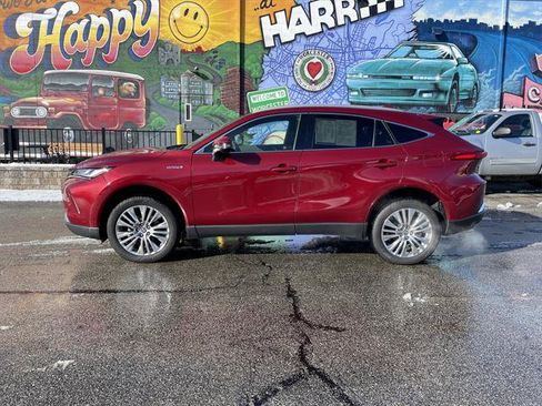 Certified 2021 Toyota Venza XLE image 2