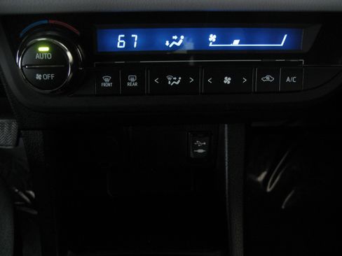 Used 2014 Toyota Corolla LE image 14