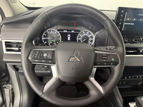 Used 2025 Mitsubishi Outlander AWD image 22
