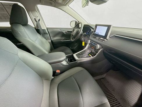 Certified 2025 Toyota RAV4 LE image 24