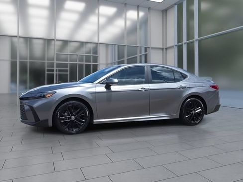 Used 2025 Toyota Camry SE w/ Convenience Package AWD/4WD image 4