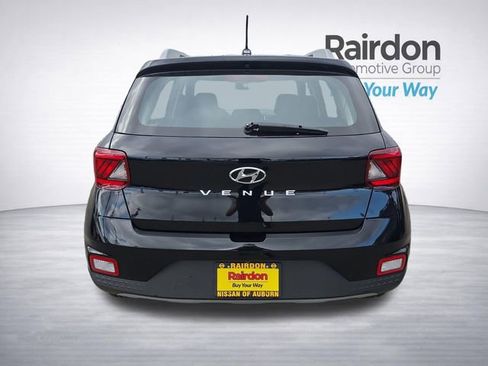 Used 2025 Hyundai Venue SEL FWD image 6