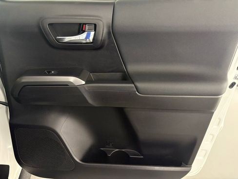 Used 2020 Toyota Tacoma TRD Off-Road w/ Technology Package image 40