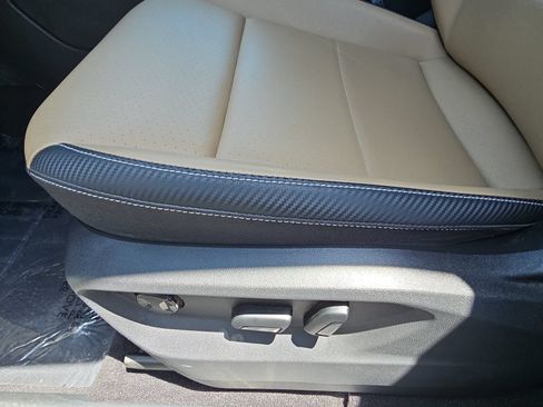 Used 2023 Volkswagen Atlas Cross Sport SE FWD image 28