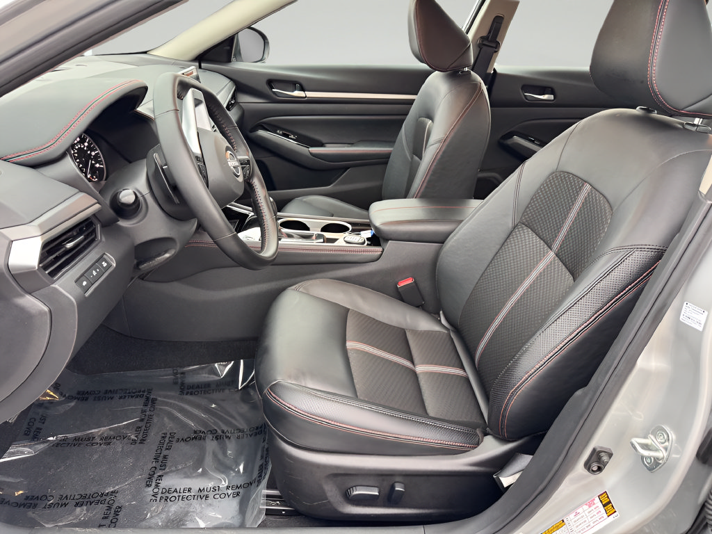 Used 2025 Nissan Altima 2.5 SR FWD image 12