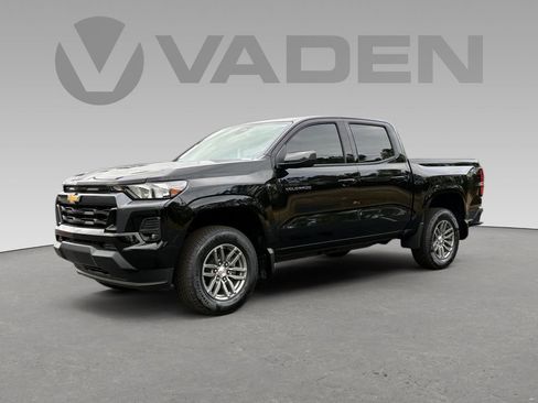 New 2024 Chevrolet Colorado LT w/ LT Convenience Package II image 24