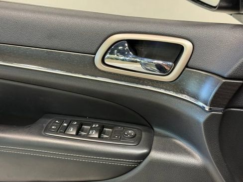 Used 2017 Jeep Grand Cherokee Limited w/ Luxury Group II RWD image 13