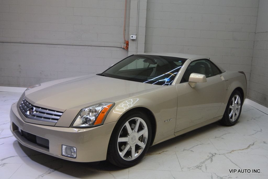 Used 2006 Cadillac XLR RWD image 4