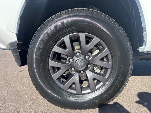 Used 2022 Toyota Tacoma SR5 w/ Technology Package AWD/4WD image 32