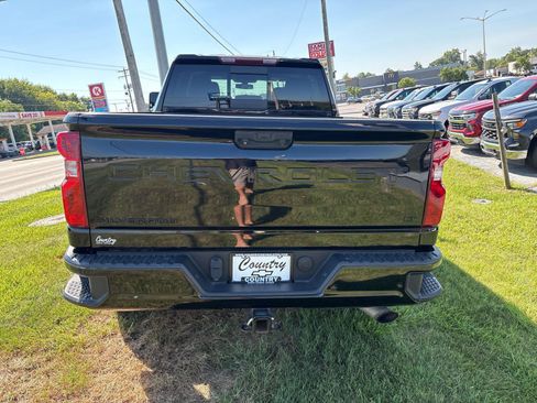 Used 2022 Chevrolet Silverado 2500 LT w/ Midnight Edition AWD/4WD image 4
