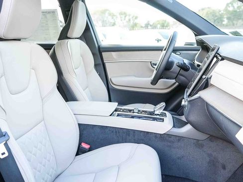 New 2026 Volvo XC90 T8 Plus w/ Protection Package Premier AWD/4WD image 19