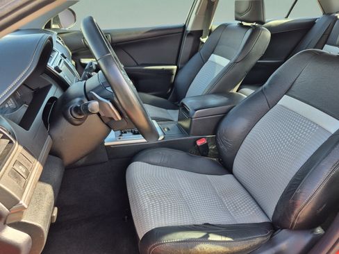 Used 2014 Toyota Camry SE FWD image 19