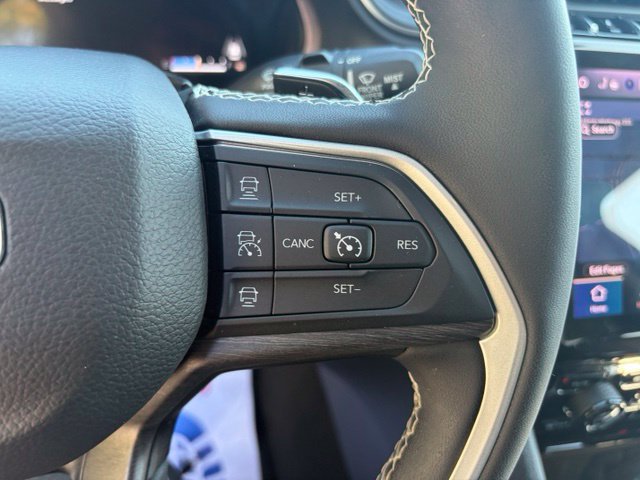 Used 2023 Jeep Grand Cherokee Limited AWD/4WD image 19