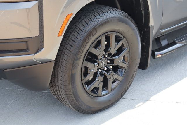 Used 2026 Nissan Frontier SV w/ SV Convenience Package RWD image 2