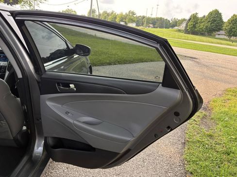 Used 2012 Hyundai Sonata SE w/ Navigation & Sunroof Pkg FWD image 28
