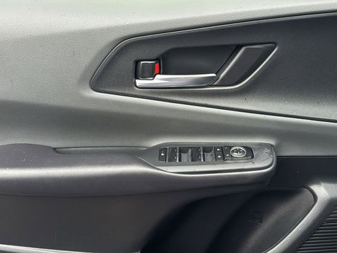 Used 2025 Toyota Prius XLE image 10