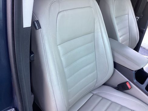 Used 2019 Ford Escape Titanium image 18