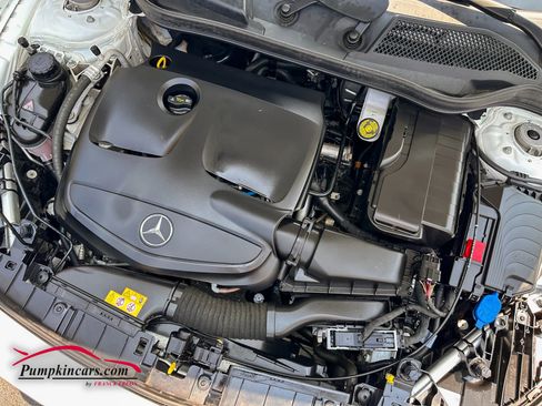 Used 2020 Mercedes-Benz GLA 250 4MATIC w/ Premium Package image 9