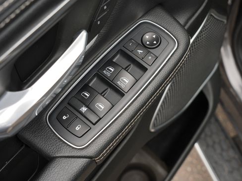 Used 2020 RAM 1500 Laramie AWD/4WD image 16