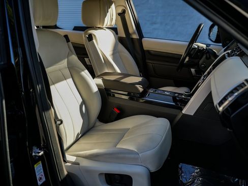 Used 2019 Land Rover Discovery HSE image 25