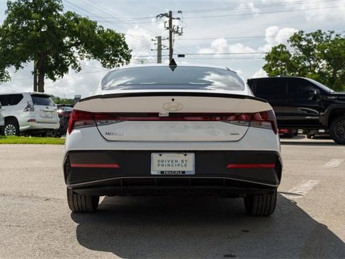 New 2025 Hyundai Elantra SEL image 5